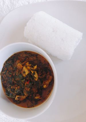A picture of Vegetable soup with tuwon shinkafa.