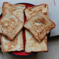 A picture of Toast mayai.