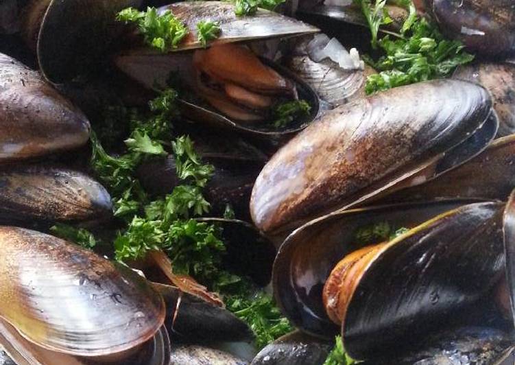 Recipe of Super Quick Homemade Simple Mussels with Pasta