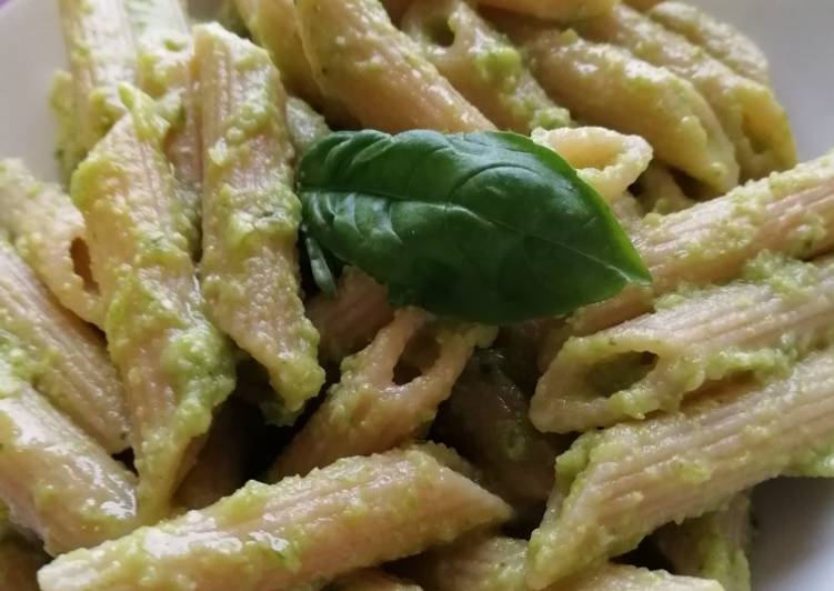 Mezze penne integrali alle zucchine fresche