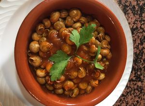 Foto principal de Caracoles chupaeros con tomate