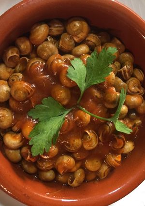 Foto principal de Caracoles chupaeros con tomate