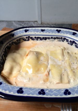 Una foto de Canelones en el microondas