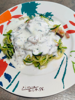 Una foto de Espagueti de calabacín en salsa de yogurt. (mar y montaña)