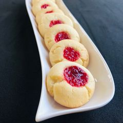 A picture of Jam cookies or Swedish cookies.