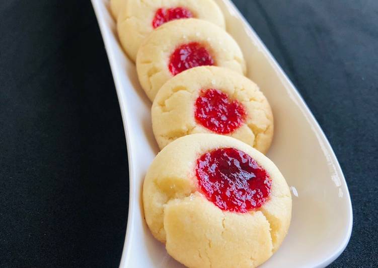 Jam cookies or Swedish cookies