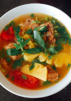 Hình của món Canh sườn chua nấu dứa.