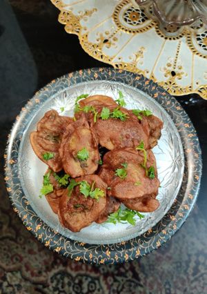 A picture of Singhara atta aloo pakoda.
