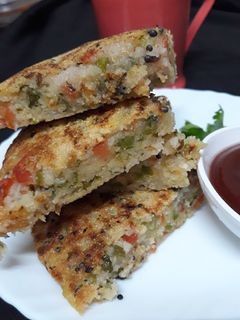 सूजी हांडवो (suji handvo recipe in Hindi) रेसिपी मुख्य फोटो