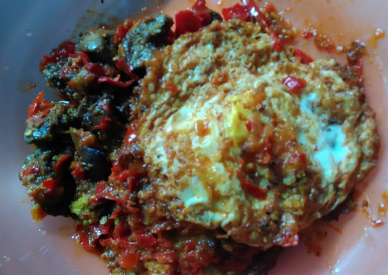 Telur ceplok, hati ayam balado