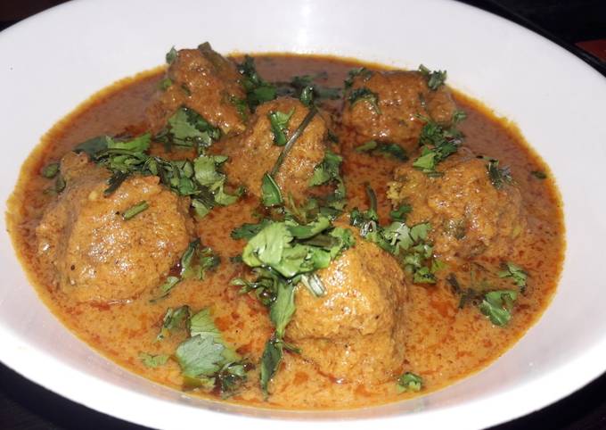 Pea potato kofta curry