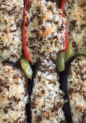 Foto di Peperoni e melanzane ripiene con contorno di patate