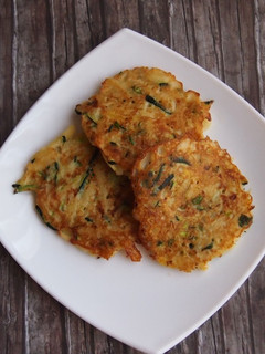 Cukkinis tócsni recept fotója
