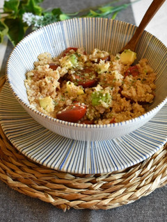 Una foto de Ensalada de arroz con cuscús integral
