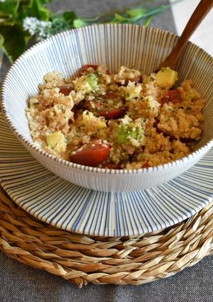 Una foto de Ensalada de arroz con cuscús integral