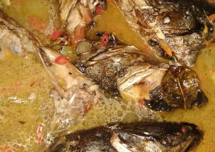 Cara Mudah Bikin Kepala Manyung Masak Mangut Pedes PoL, Menggugah Selera