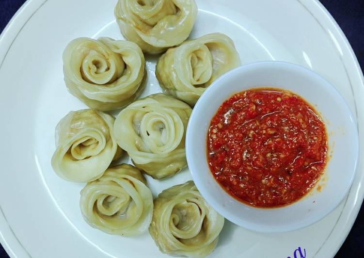 Rose shape veg momos