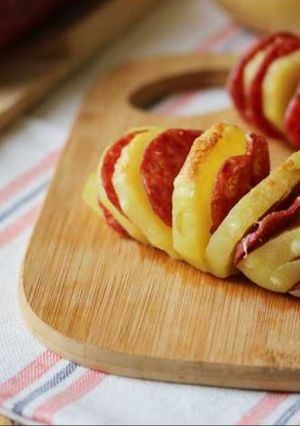 Foto di Patate Hasselback con salame