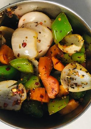સ્ટર ફ્રાય વેજીટેબલ (Stir Fry Vegetable Recipe In Gujarati) રેસીપી મુખ્ય ફોટો