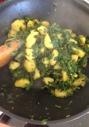 A picture of Aloo Methi.