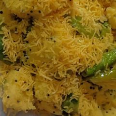A picture of Khaman.