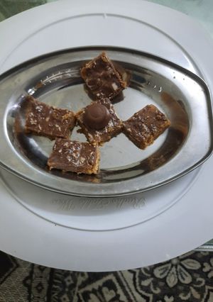 ચોકલેટ સુખડી (Chocolate Sukhdi Recipe in Gujarati) રેસીપી મુખ્ય ફોટો