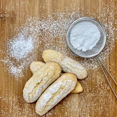 A picture of Ladyfingers.
