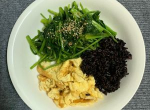 Hình của món Trứng chiên + cải bó xôi xào: Giảm cân healthy + eatclean.