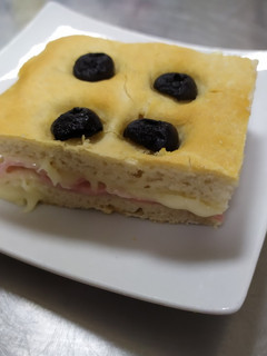 Una foto de Focaccia de Jamón York y Queso