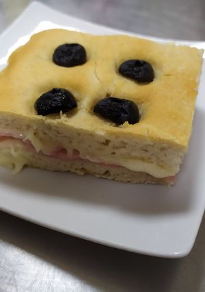 Una foto de Focaccia de Jamón York y Queso