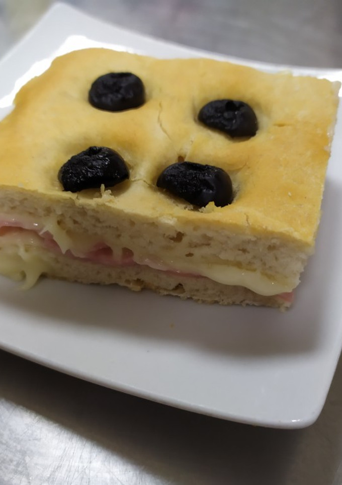 Una foto de Focaccia de Jamón York y Queso