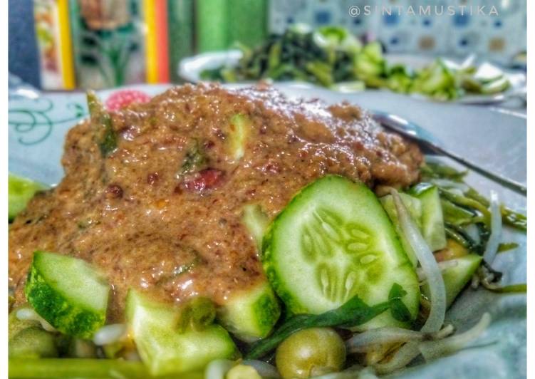 Bagaimana Menyiapkan Lotek sayur yang Bikin Ngiler