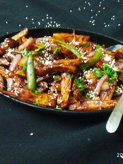 हनी चिल्ली पोटैटो (Honey chilli potato recipe in Hindi) रेसिपी मुख्य फोटो
