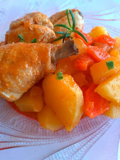 Foto de Frango estufado com cenouras e batatas