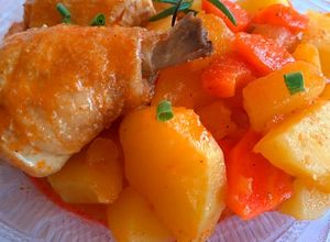 Foto de Frango estufado com cenouras e batatas