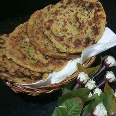 A picture of Moong dal lachchha paratha.