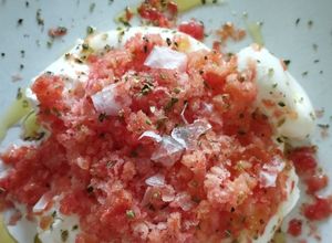 Una foto de Queso Burrata y tomate