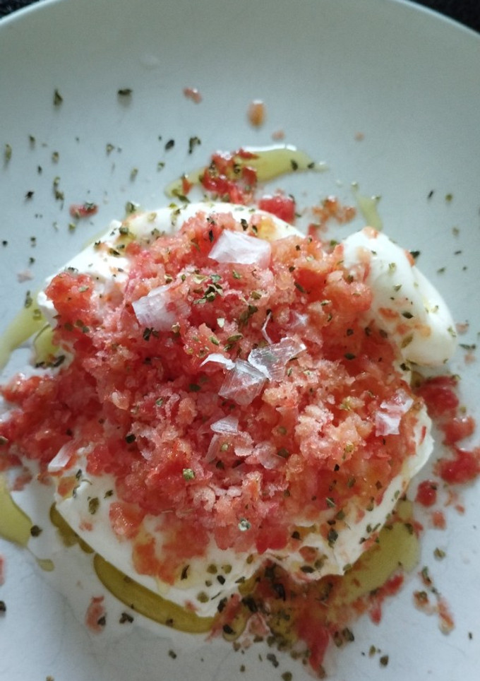 Una foto de Queso Burrata y tomate
