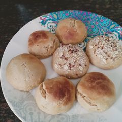 A picture of Wheat buns.