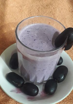 A picture of Black grapes milkshake.