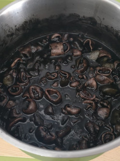 Una foto de Calamares en su tinta