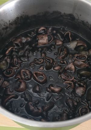 Una foto de Calamares en su tinta
