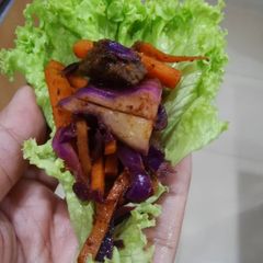 A picture of Asian ground beef lettuce wrap.