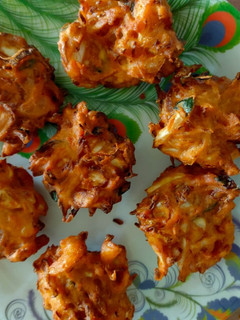 முட்டைக்கோஸ் வடை (Muttaikosh vadai recipe in tamil) செய்முறை முக்கிய புகைப்படம்