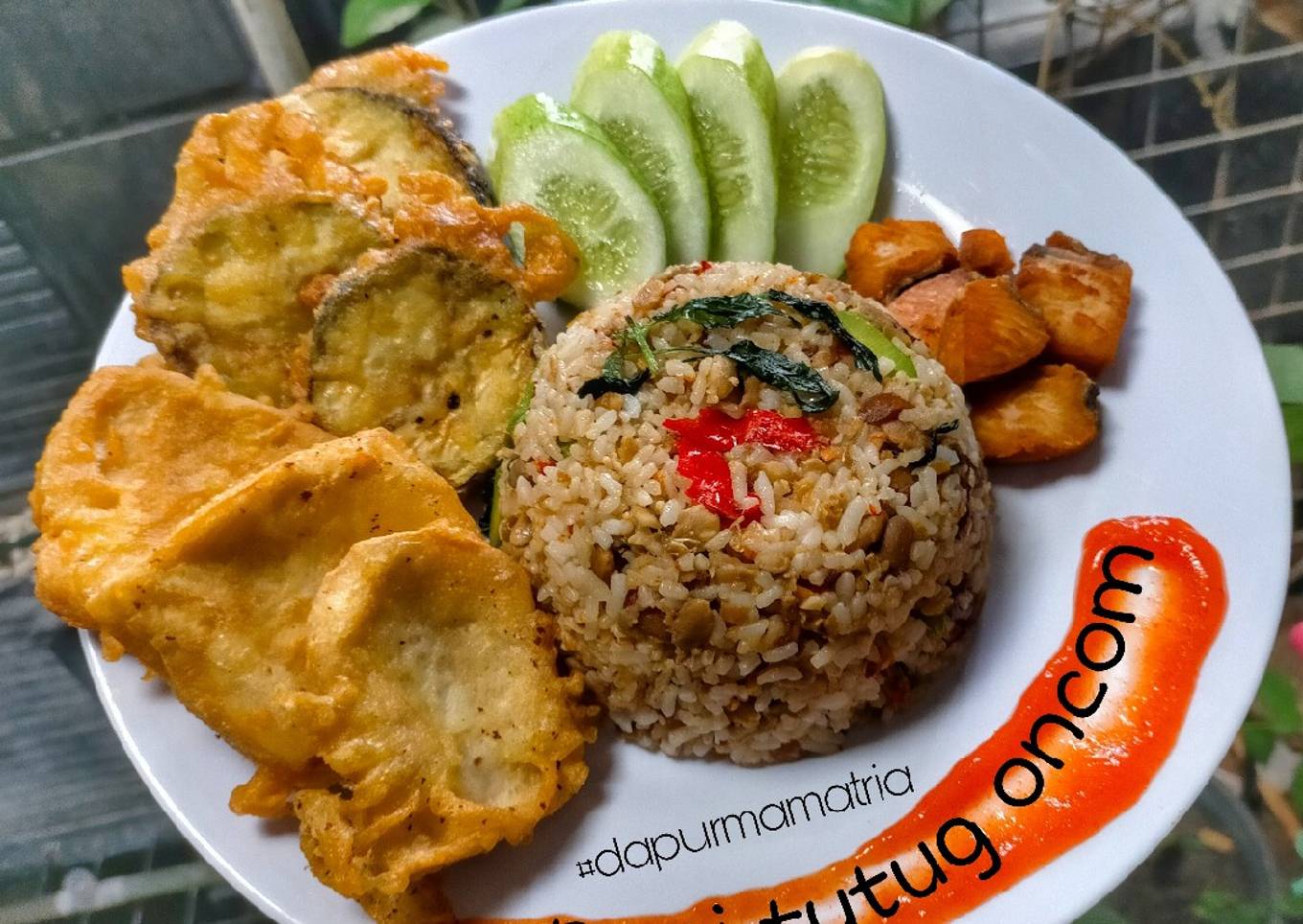 Nasi tutug oncom