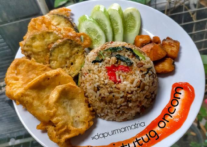 Nasi tutug oncom