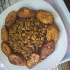 A picture of Porriage beans and fried plantain.