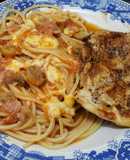 Spaghetti rojo con pechuga de pollo