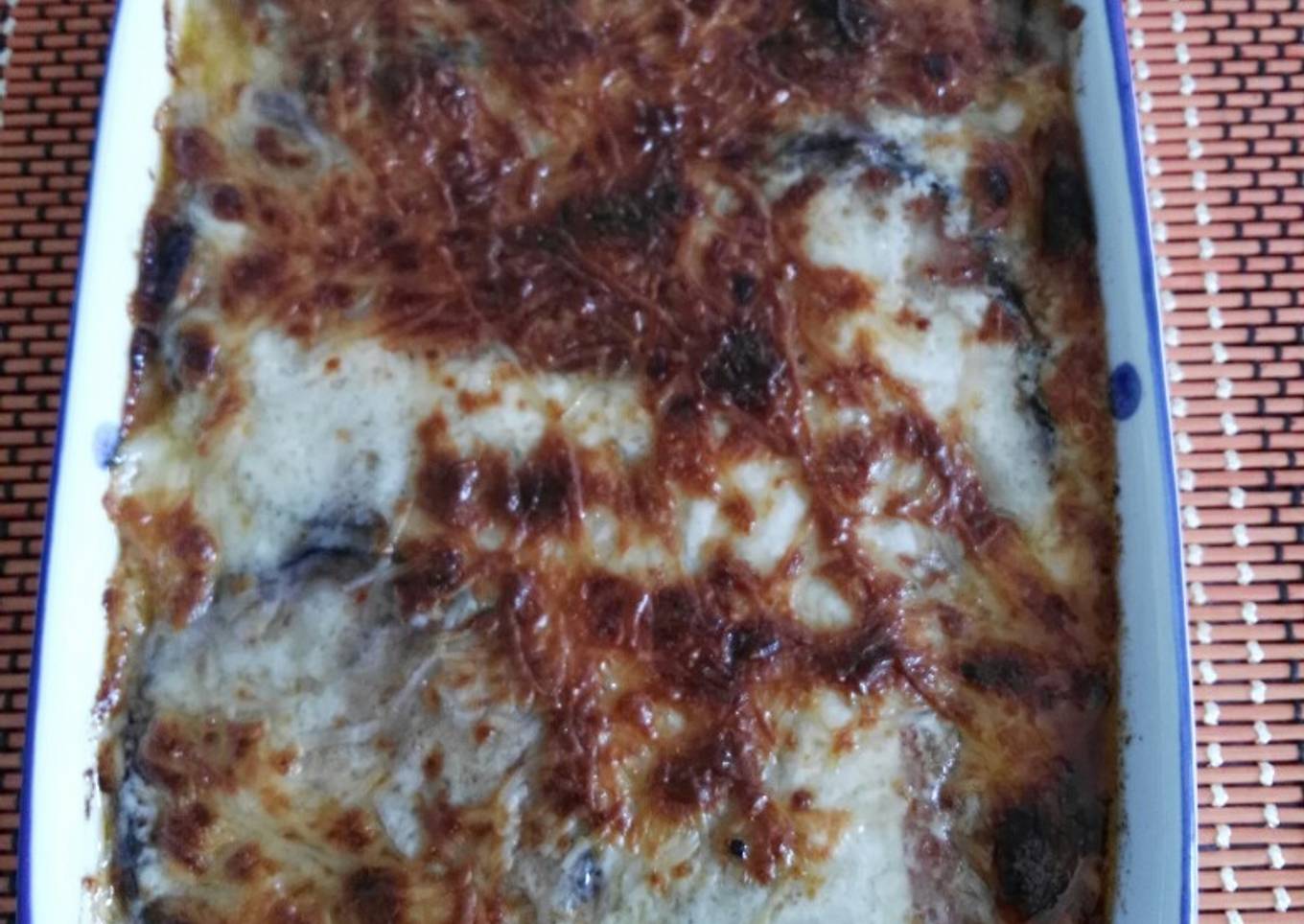 Pastel vegetariano de berenjena, tomate y queso