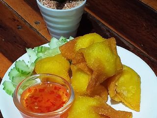 เกี๊ยวห่อไข่นกกระทาทอด